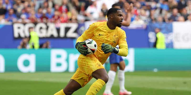 Khởi đầu chặng đường bóng đá