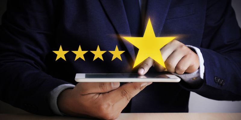 Chăm sóc khách hàng làm việc nhiệt tình